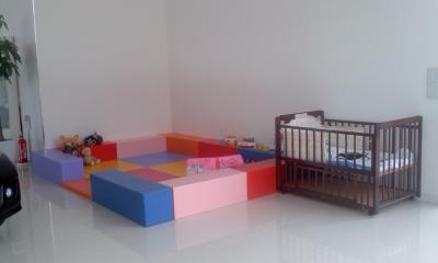 キッズコーナーにはベビーベッドを用意いたしました。