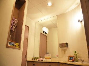 お化粧直しも落ち着いて出来るように清潔に保っております。
