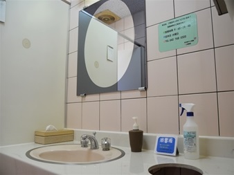 お化粧直しも落ち着いて出来るように清潔に保っております。