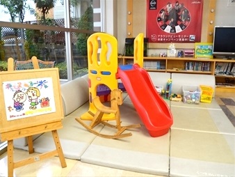 キッズスペースを完備しております、お子様とご来店ください
