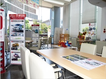 明るい雰囲気のショールームです。