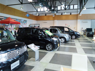 ショールーム展示車