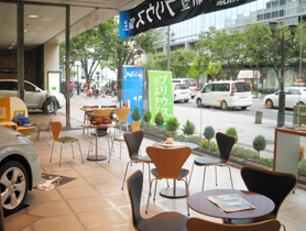 明るくひろびろとした内観