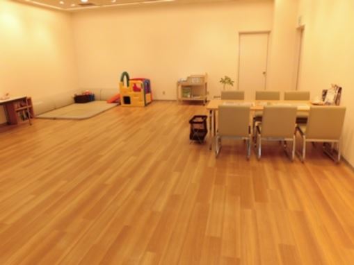 キッズコーナーは、商談コーナーから目も届きパパ、ママも安心♪