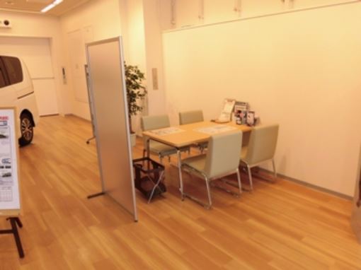 落ち着いたスペースでゆったりお話させていただきます。