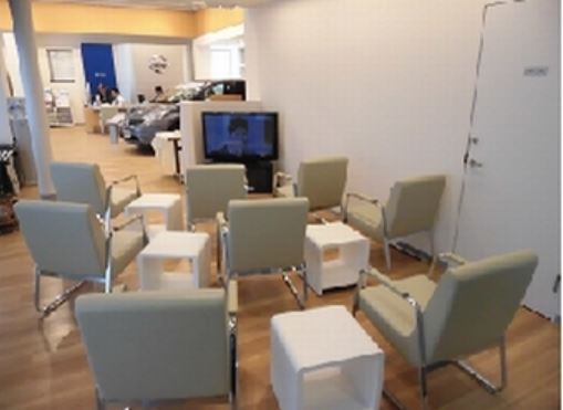 ゆったり快適な待合室。ＴＶ・雑誌もご自由にどうぞ！