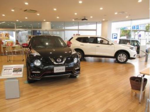 ショールームも明るくなりました！試乗車も多数ご用意しています