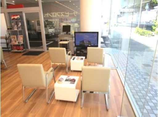 待ち時間を利用して、最新の日産車に試乗もできます。