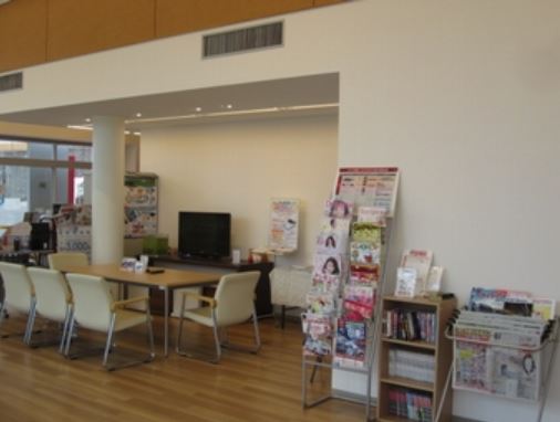 ゆったり快適な待合室。ＴＶ・雑誌もご自由にどうぞ！
