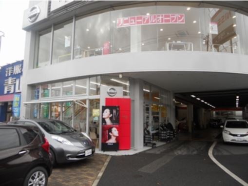 こちらが舞子店です。１階が受付、２階がショールームです。