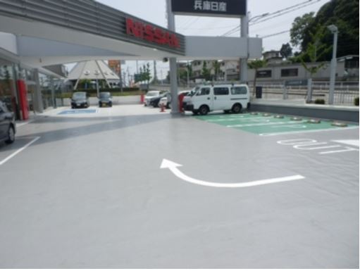 駐車スペースも１２台分有りますのですぐにご案内出来ます