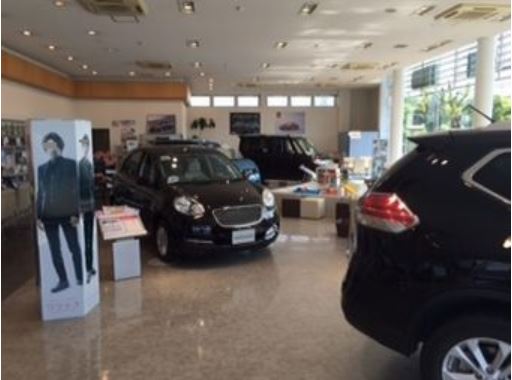 明るいショ－ル－ムでゆっくりと展示車をご覧下さい。