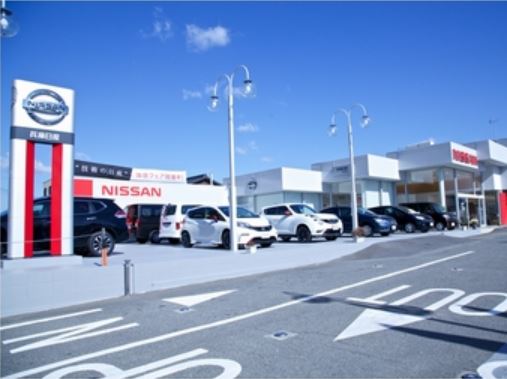 高級車から商用車まで多数展示しております。