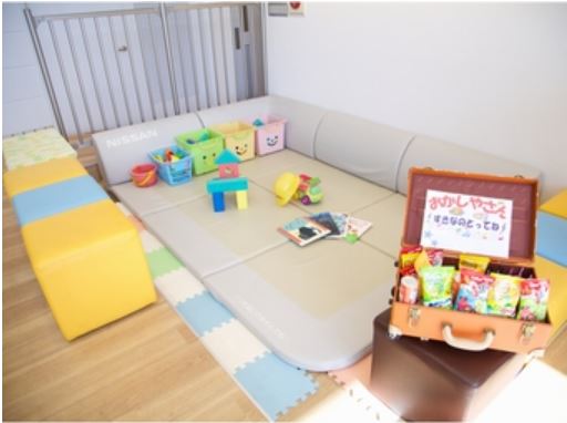 キッズコーナーは、商談コーナーから目も届きパパ、ママも安心♪