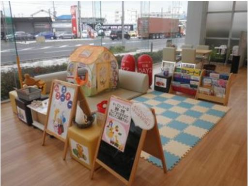 キッズコーナーは充実♪沢山遊べます♪お菓子のプレゼントも♪
