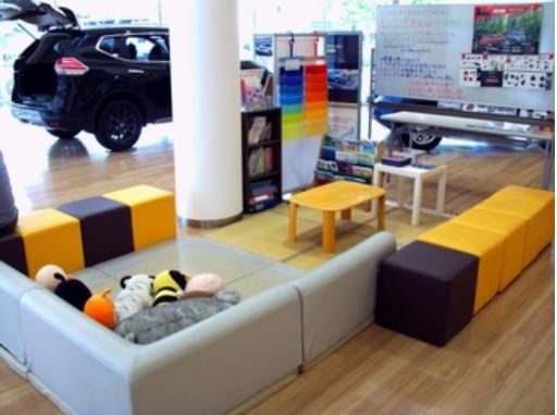 キッズコーナーはショールーム中央にあるので目が届き安心♪