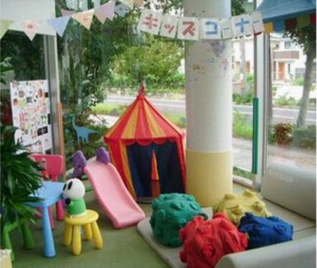 キッズコーナーは、商談コーナーから目も届きパパ、ママも安心♪