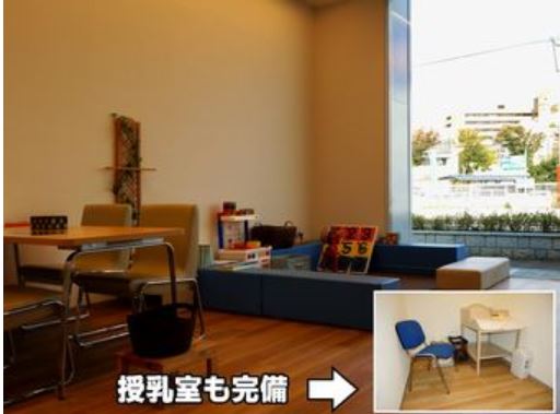 キッズコーナーは商談コーナーから目が届き安心♪授乳室も完備♪
