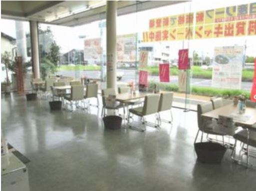 ゆったりした商談テーブルです。