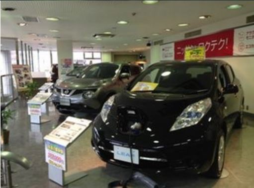 ２階にはたくさんの展示車もございます。