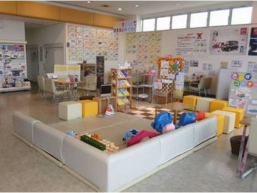 キッズコーナーは、商談コーナーから目も届きパパ、ママも安心♪