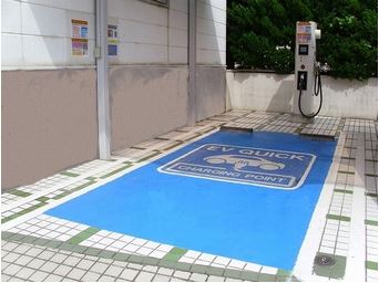 電気自動車用の急速充電器も設置しております。