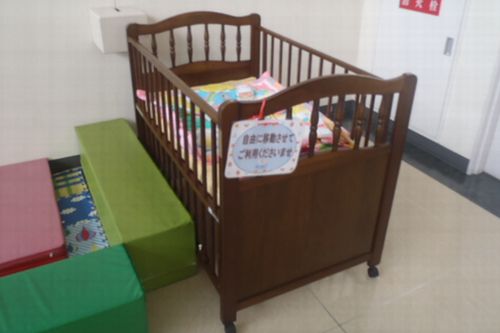 ベビーベッドもございます。