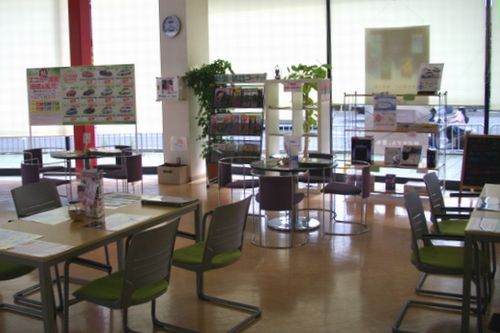 明るくスッキリした店内です。