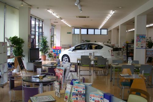 雑誌等も豊富で、おいしいドリンクで過ごしていただけます。