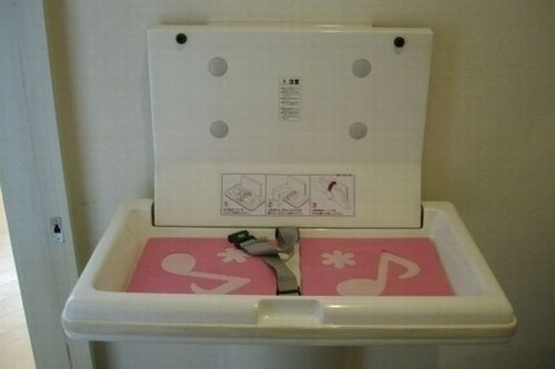 おむつ交換用ベビーシートも設置しております。