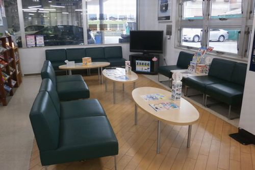 ソファでくつろぎながら、ドリンクサービスで癒しのひと時を・・