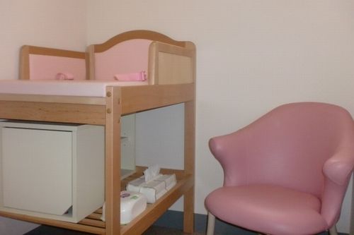 おむつ交換用ベビーシートも、授乳室に完備しています。