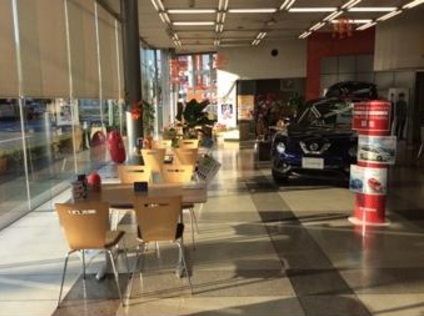 くつろげるショールーム。テーブルと椅子を新調しました！