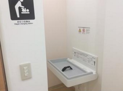 オムツ替えブースを設置いたしました。