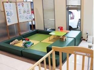 キッズコーナーもご用意しておりますので、お子様連れのお客様も安心してお越し下さいませ。