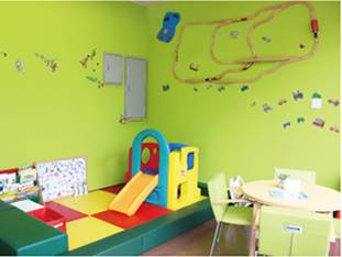 キッズコーナーもご用意しておりますので、お子様連れのお客様も安心してお越し下さいませ。