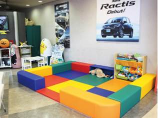 キッズコーナーもご用意しておりますので、お子様連れのお客様も安心してお越し下さいませ。