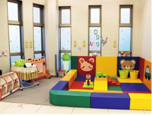 キッズコーナーもご用意しておりますので、お子様連れのお客様も安心してお越し下さいませ。