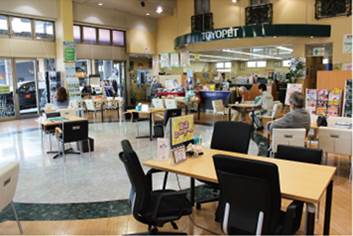 店内は温かい雰囲気になっております。