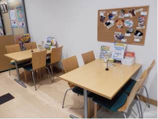 スタッフのペットの写真を飾っております。お客様のペットのお話なども楽しみにしております。
