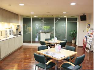 喫煙ルームも完備で、ゆったりとお待ちいただける空間をご提供致します。