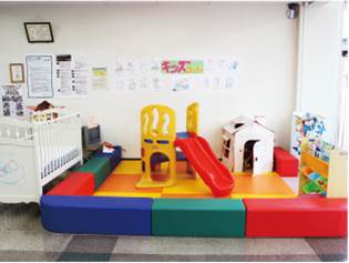 キッズコーナーもご用意しておりますので、お子様連れのお客様も安心してお越し下さいませ。