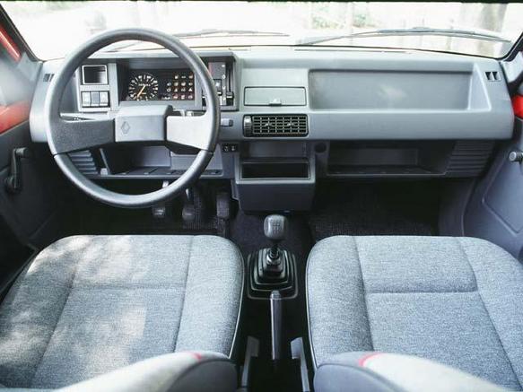 ルノー 5 歴代モデル グレード 外装 内装写真一覧 新車 中古車見積もりなら Mota
