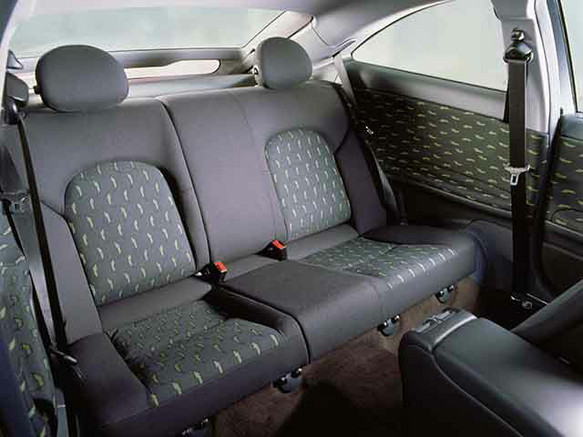 メルセデス・ベンツ Cクラススポーツクーペ 2001年式モデル C200
