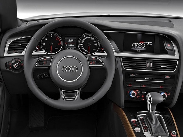 アウディ A5カブリオレ 2009年式モデル 2.0 TFSI クワトロ 4WD