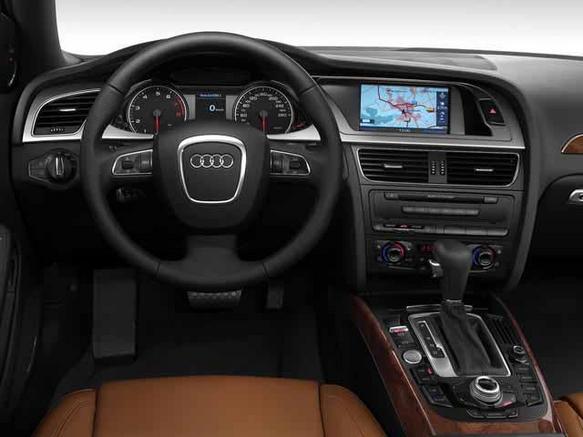 アウディ A4 2008年式モデル 2.0 TFSI クワトロ Sライン