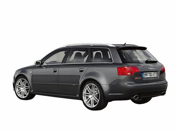 アウディ RS4アバント 歴代モデル•グレード・外装・内装写真一覧