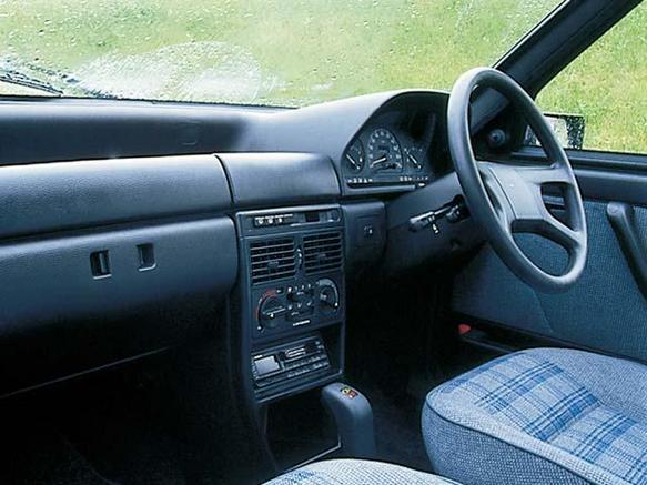 フィアット ウーノ 1990年式モデル アバルト 1 3 ターボ Mt 左ハンドル のスペック詳細 新車 中古車見積もりなら Mota