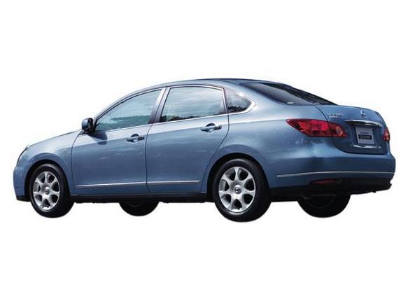 日産 ブルーバードシルフィ 2005年式モデル 2.0 アクシス CVT の