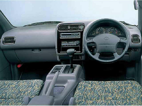 せれな 日産 セレナ 1994年式モデル 2.0 GX ディーゼルターボ 4WD MT の